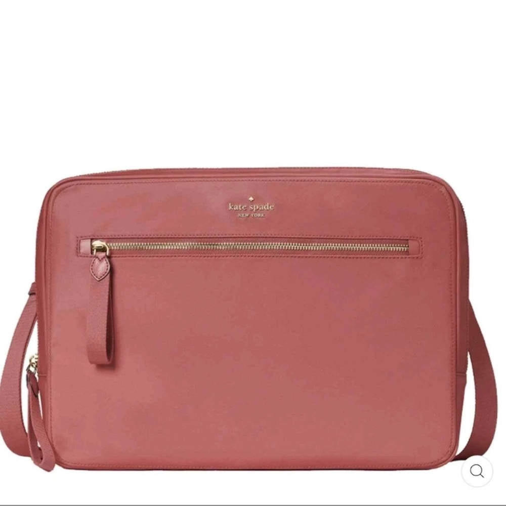 KATE SPADE "CHELSEA" LAPTOP SLEEVE WITH STRAP IN COLOR POMEGRANATE